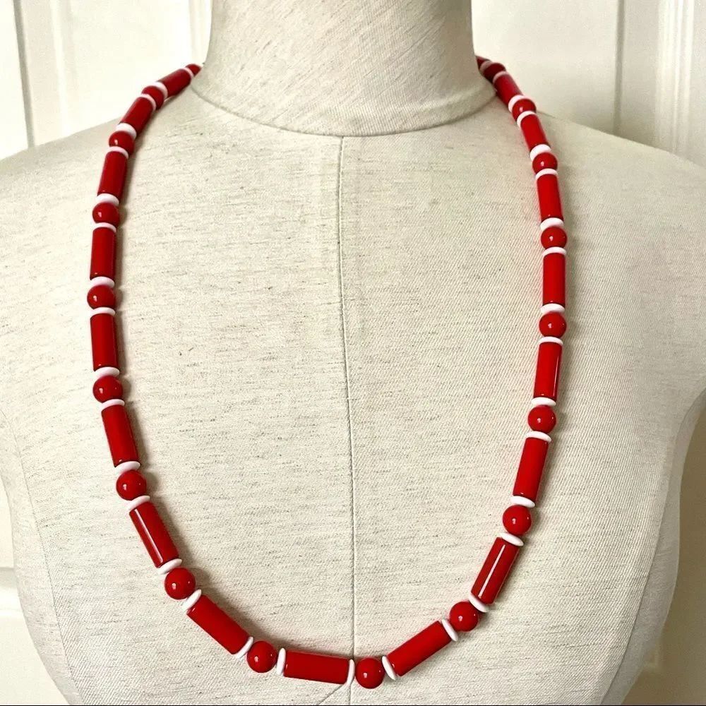 Trifari red and white lucite beaded necklace